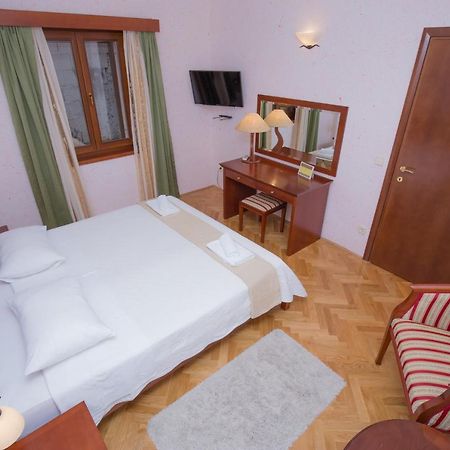 Rooms Plava Laguna พรีมอชเตน ภายนอก รูปภาพ