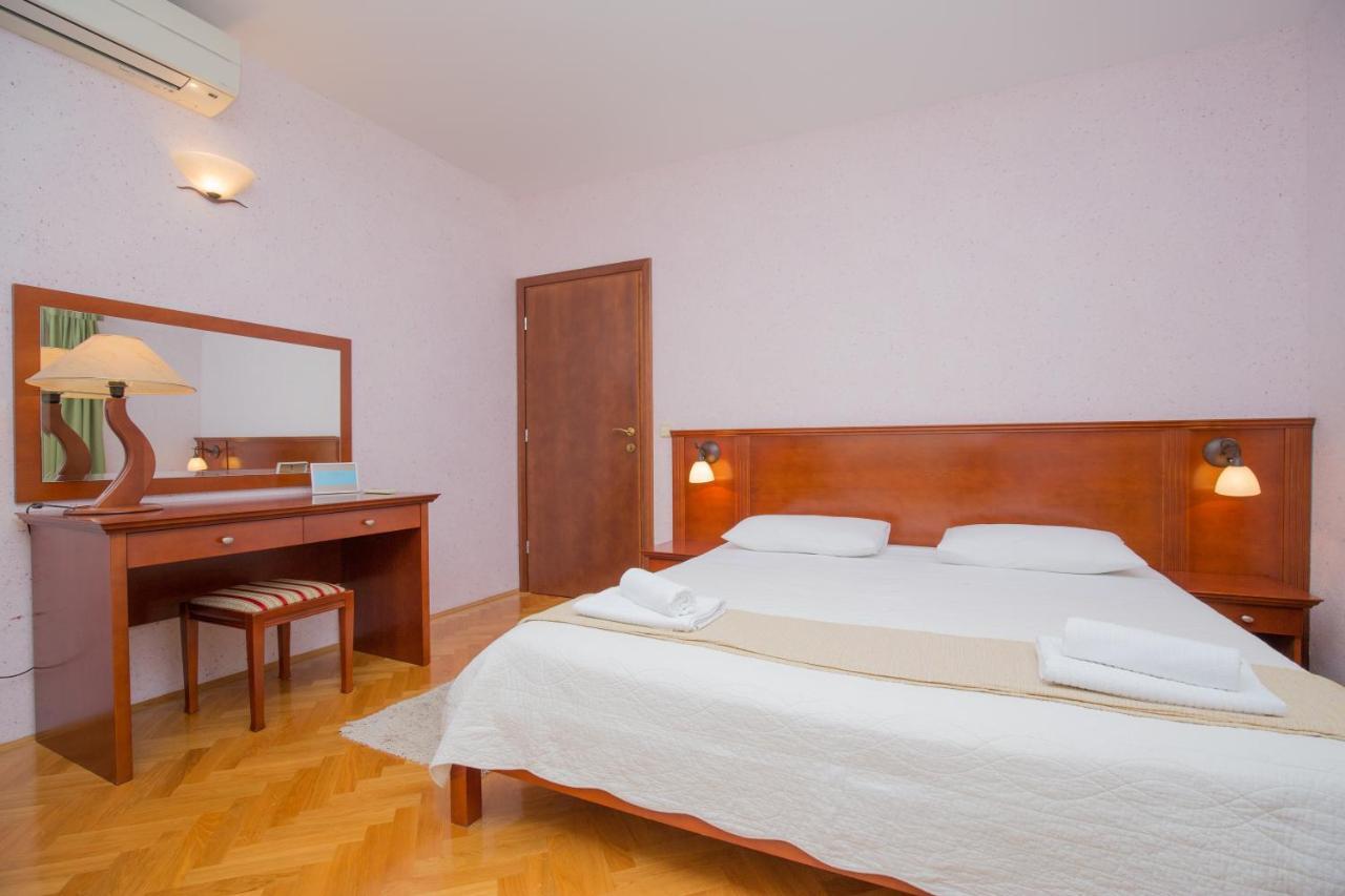 Rooms Plava Laguna พรีมอชเตน ภายนอก รูปภาพ