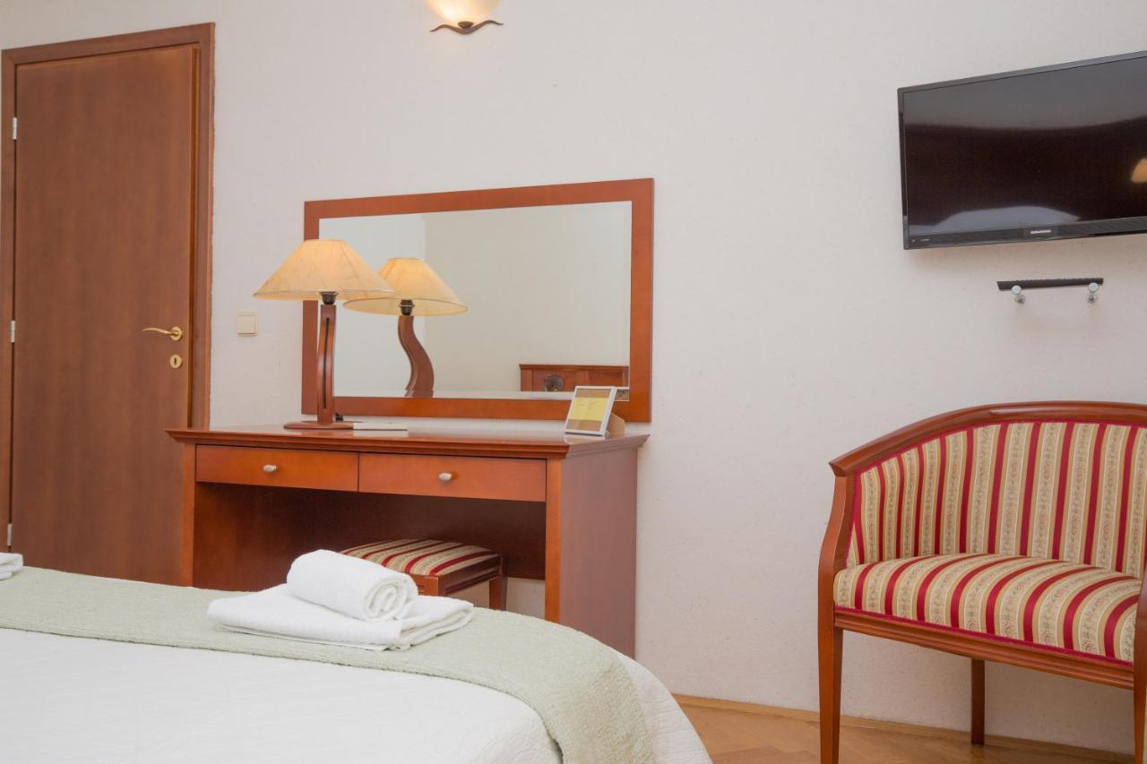 Rooms Plava Laguna พรีมอชเตน ภายนอก รูปภาพ