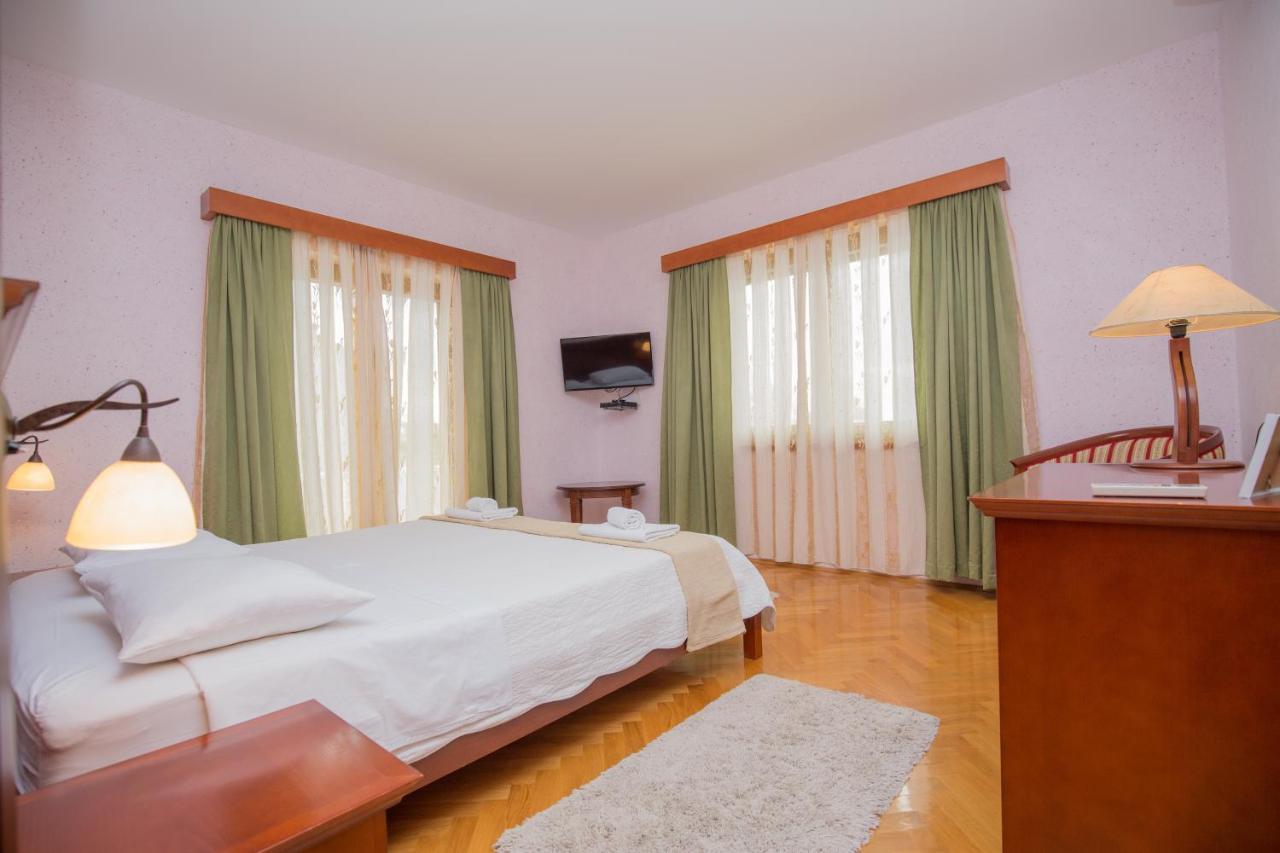Rooms Plava Laguna พรีมอชเตน ภายนอก รูปภาพ