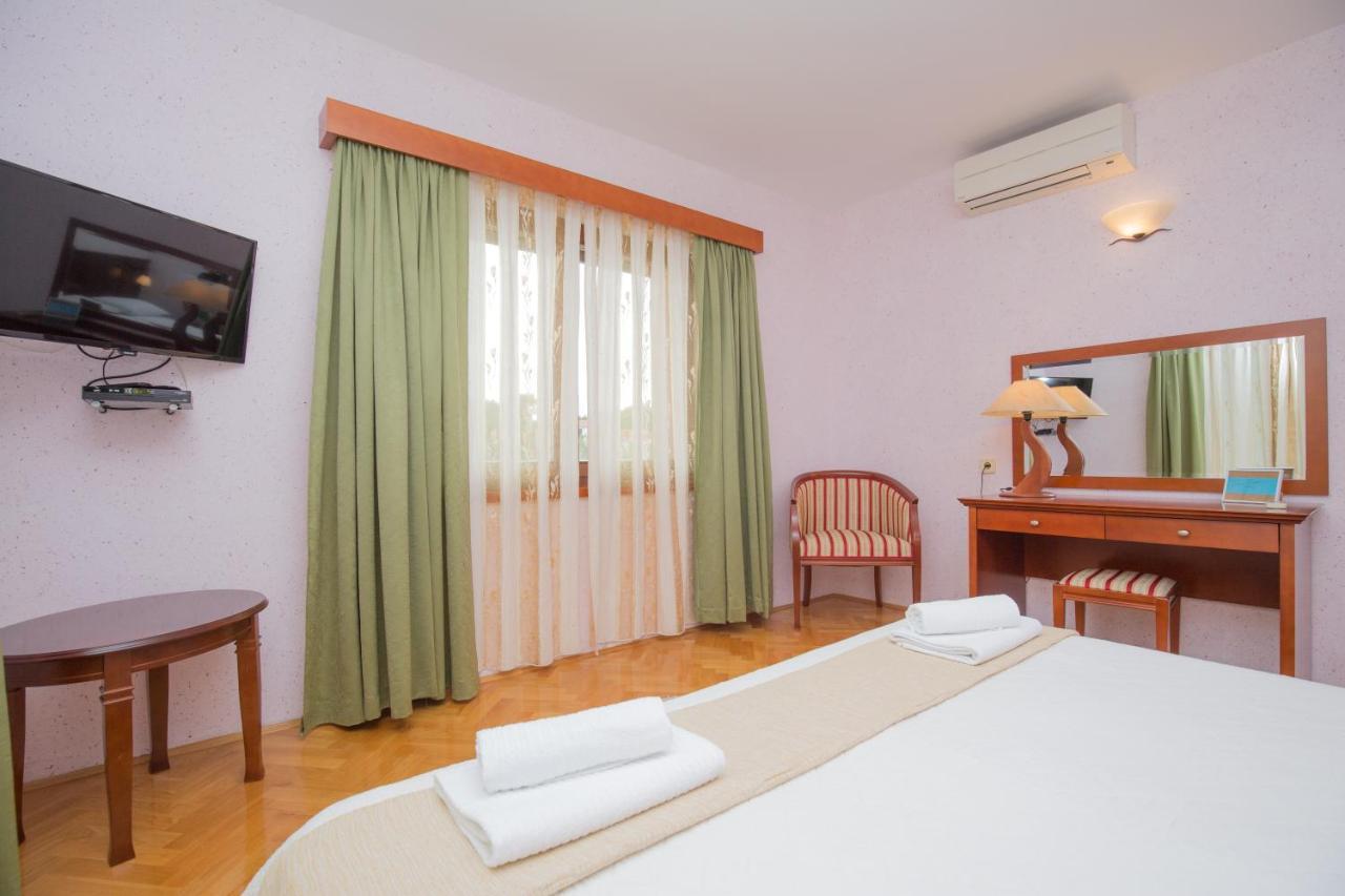 Rooms Plava Laguna พรีมอชเตน ภายนอก รูปภาพ