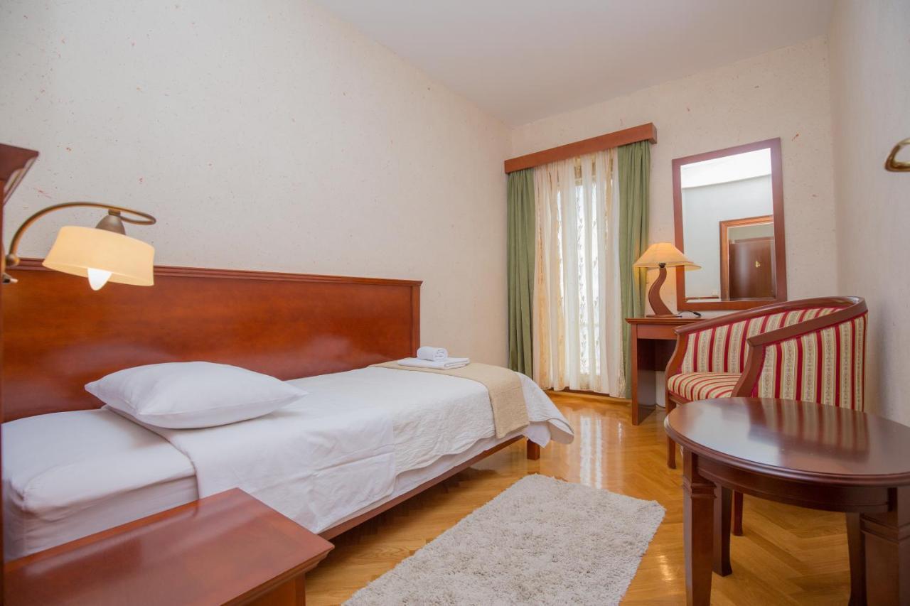 Rooms Plava Laguna พรีมอชเตน ภายนอก รูปภาพ