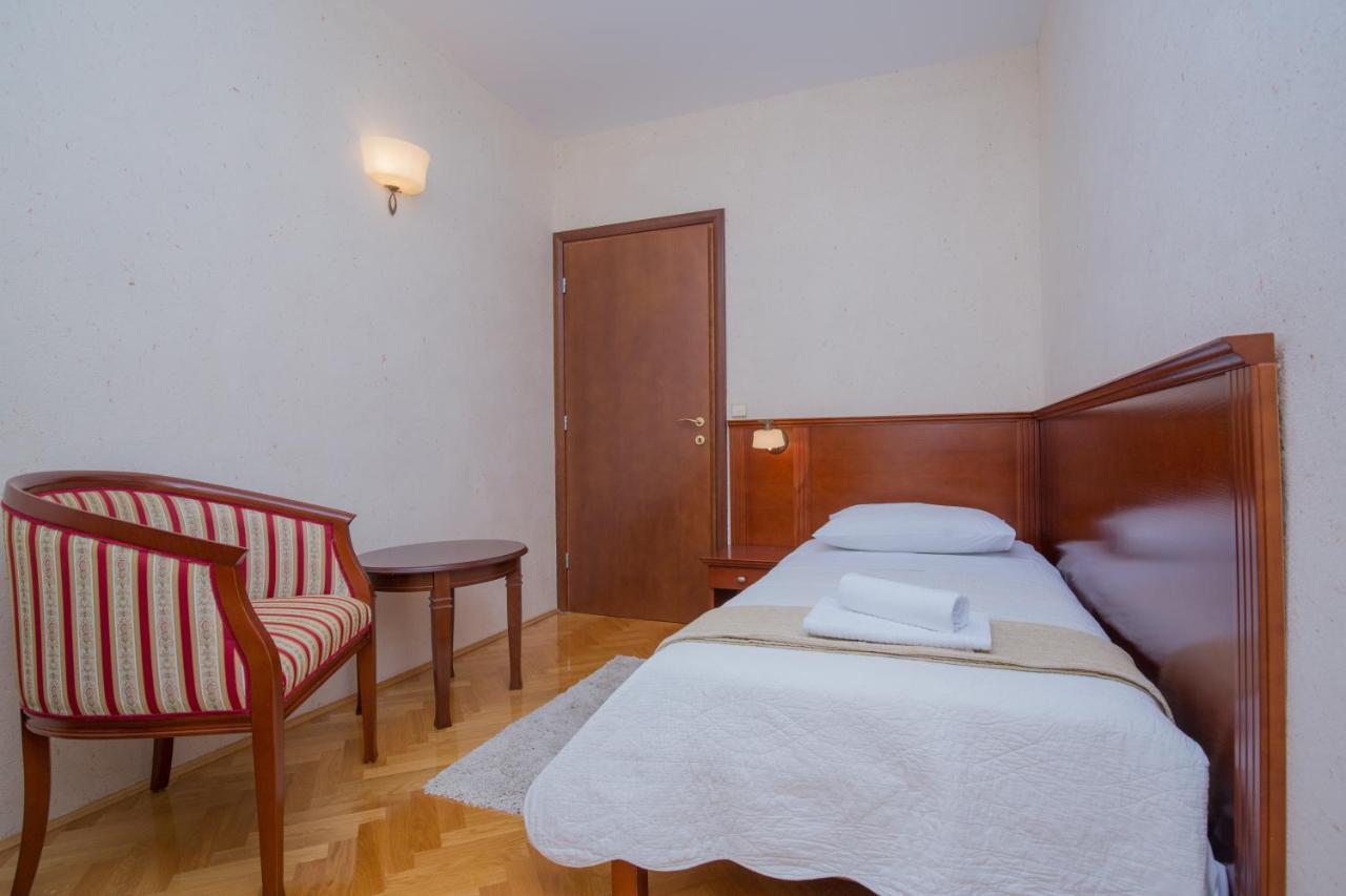 Rooms Plava Laguna พรีมอชเตน ภายนอก รูปภาพ